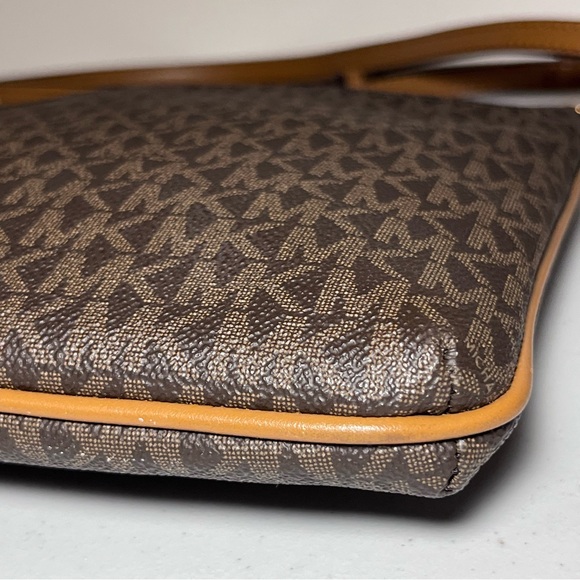 NWOT Michael Kors Signature Bedford Small Crossbody - Picture 7 of 11